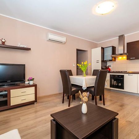 Apartment Adrian Biograd Na Moru Exterior photo