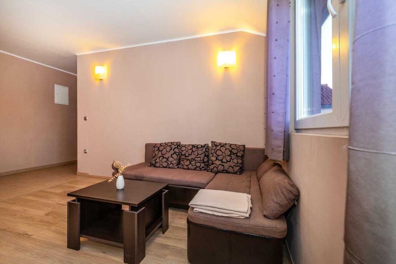 Apartment Adrian Biograd Na Moru Exterior photo