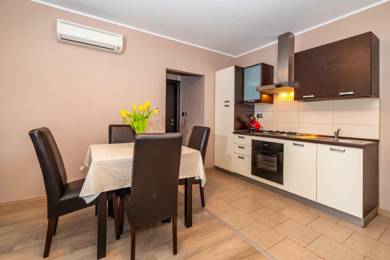 Apartment Adrian Biograd Na Moru Exterior photo