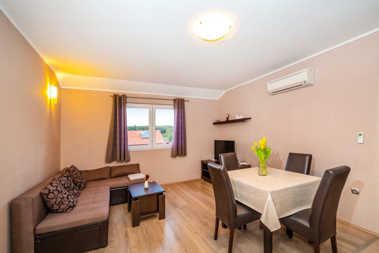 Apartment Adrian Biograd Na Moru Exterior photo