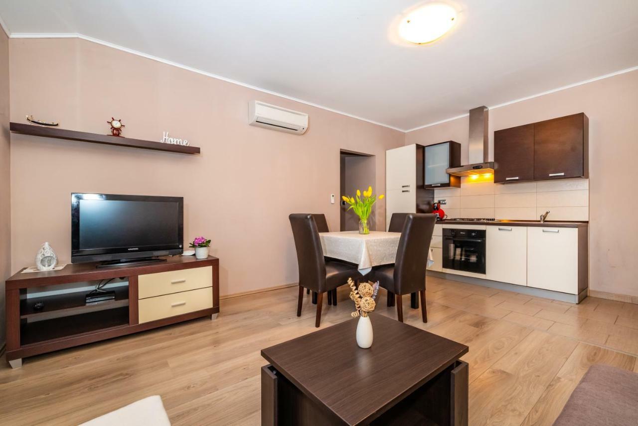 Apartment Adrian Biograd Na Moru Exterior photo