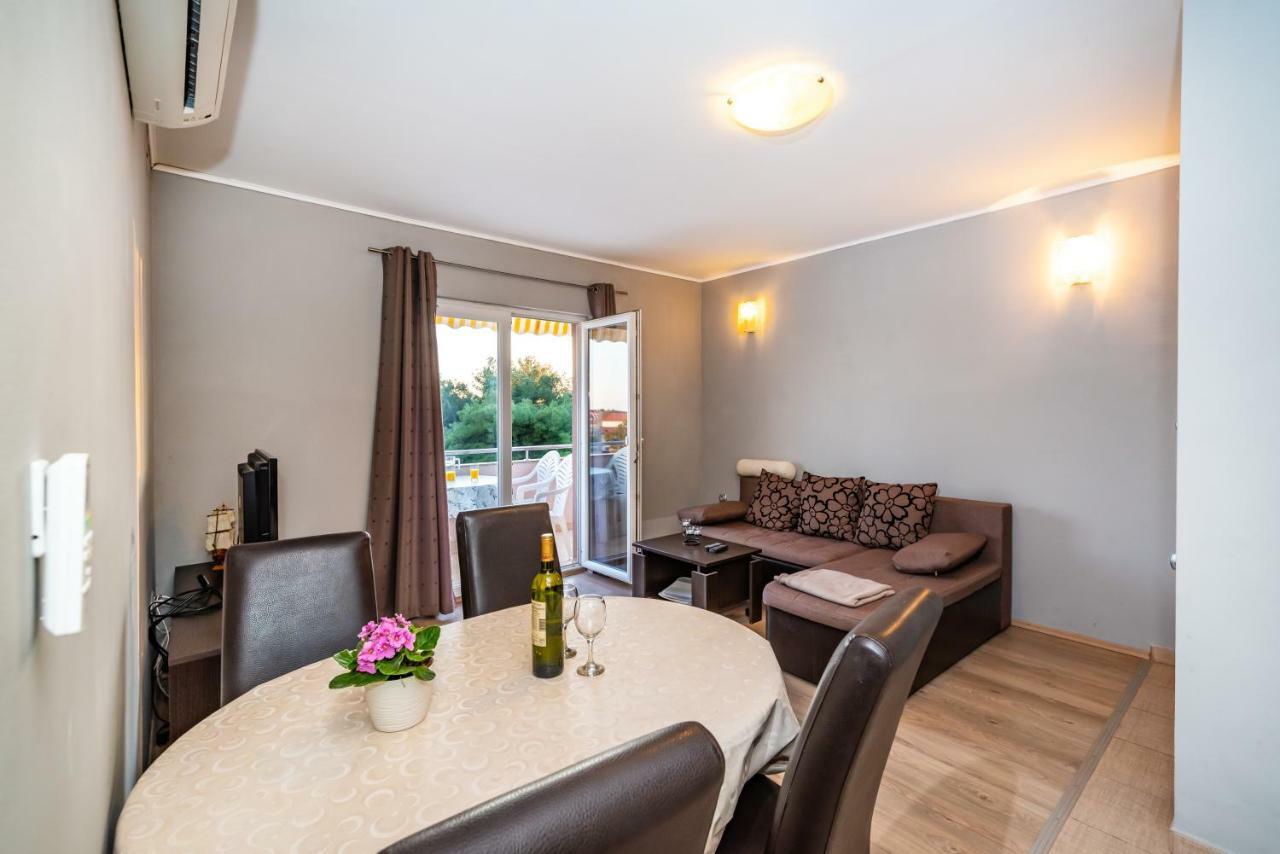 Apartment Adrian Biograd Na Moru Exterior photo